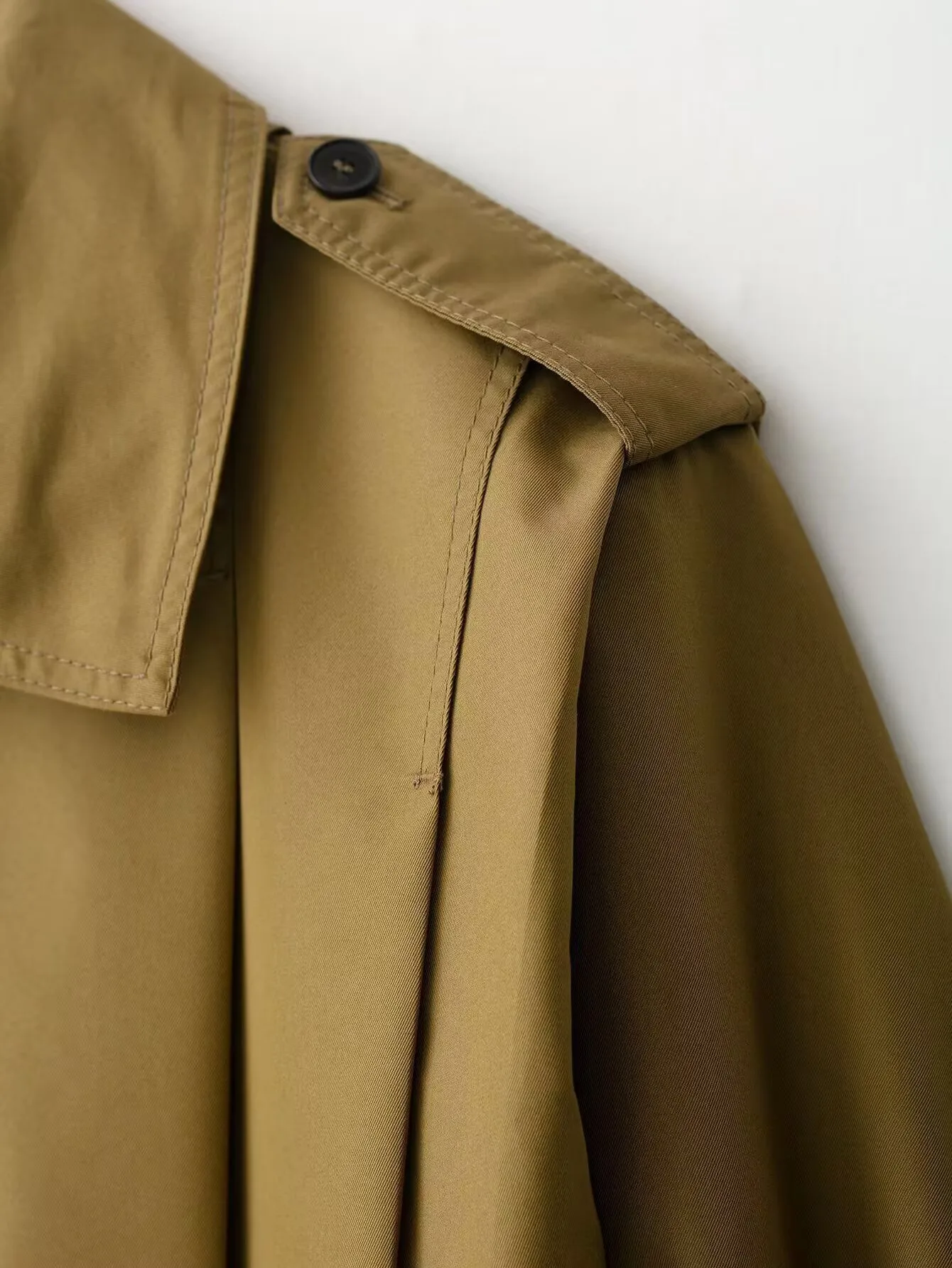 Elegant High Collar Pleated Decorative Coat  Women's Fashion Pure Color Polyester Long Sleeve Short Coat display picture 10