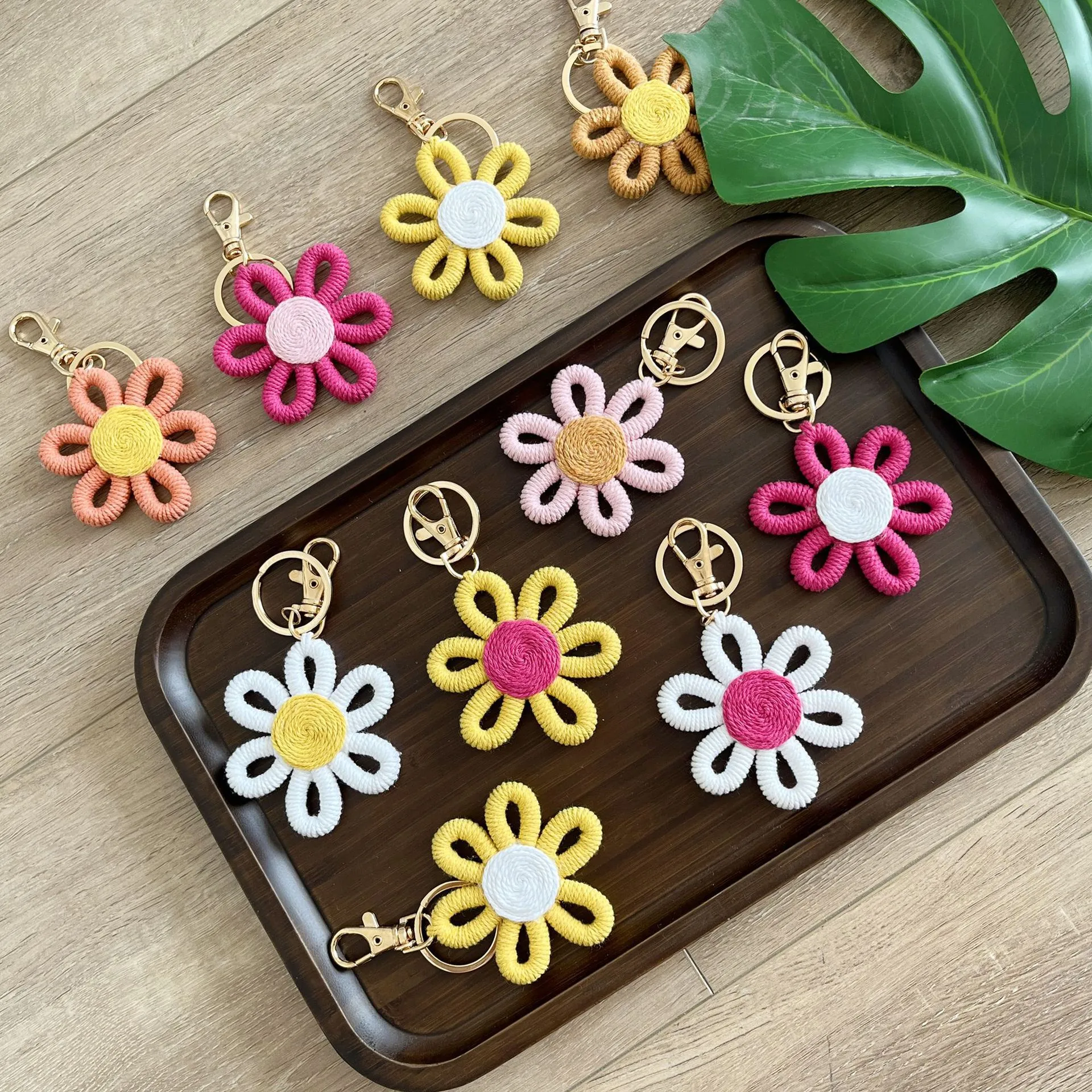 Daisy Party Gift Mini Flower Keychain Sunflower Woven Simple Pendant Car Ring Decoration Ornament Handmade Cotton Rope Plant Floral display picture 5