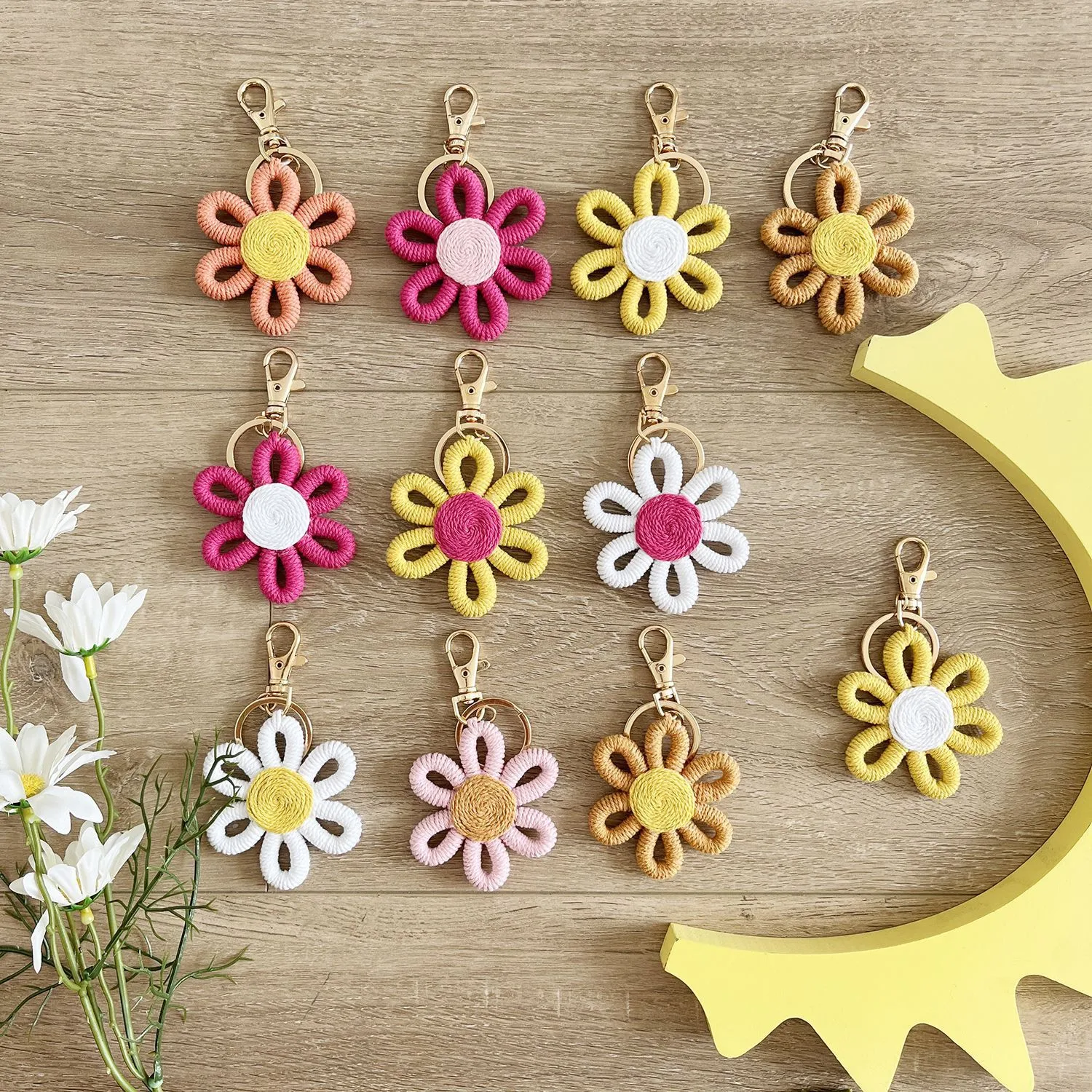 Daisy Party Gift Mini Flower Keychain Sunflower Woven Simple Pendant Car Ring Decoration Ornament Handmade Cotton Rope Plant Floral display picture 1