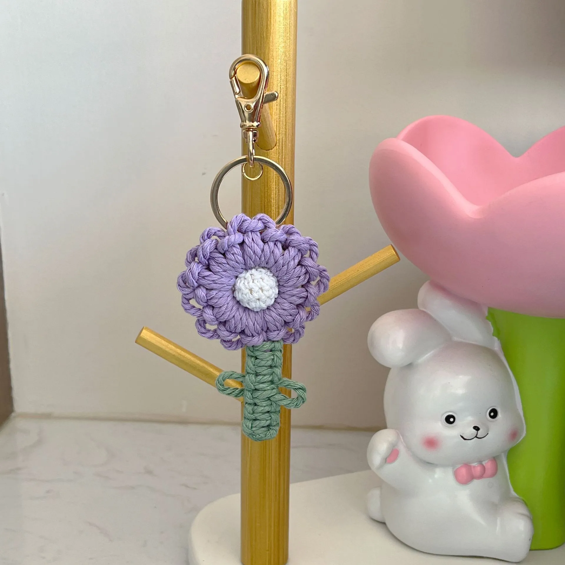 Handwoven Daisy Keychain Pendant Simple Nordic Style Backpack Flower Bag Gift Cotton Rope Material No Pattern Design Feature display picture 5