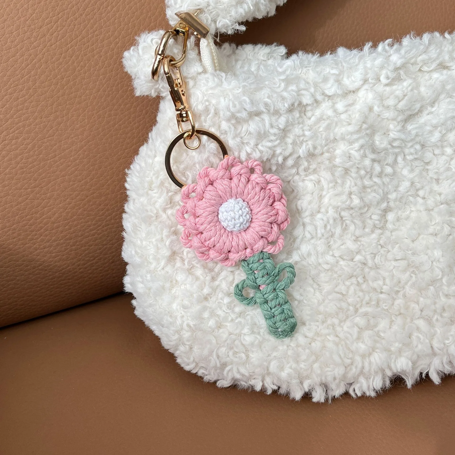 Handwoven Daisy Keychain Pendant Simple Nordic Style Backpack Flower Bag Gift Cotton Rope Material No Pattern Design Feature display picture 9