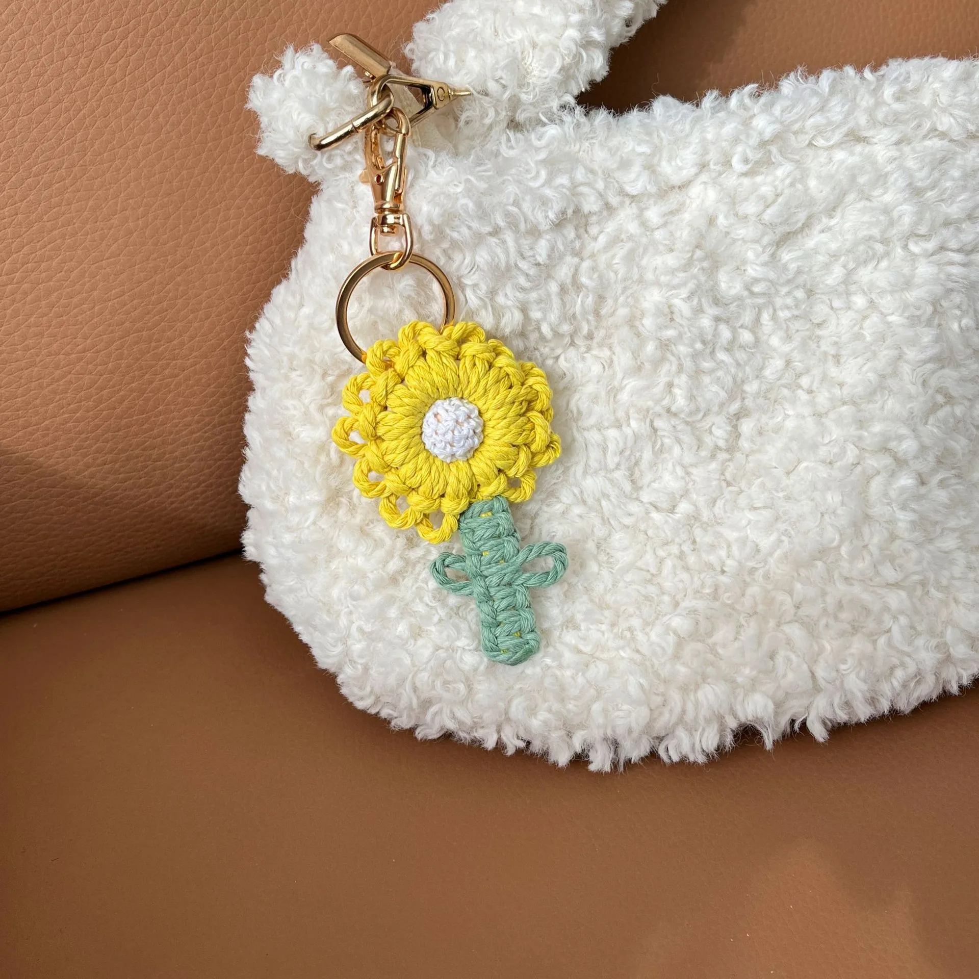 Handwoven Daisy Keychain Pendant Simple Nordic Style Backpack Flower Bag Gift Cotton Rope Material No Pattern Design Feature display picture 10