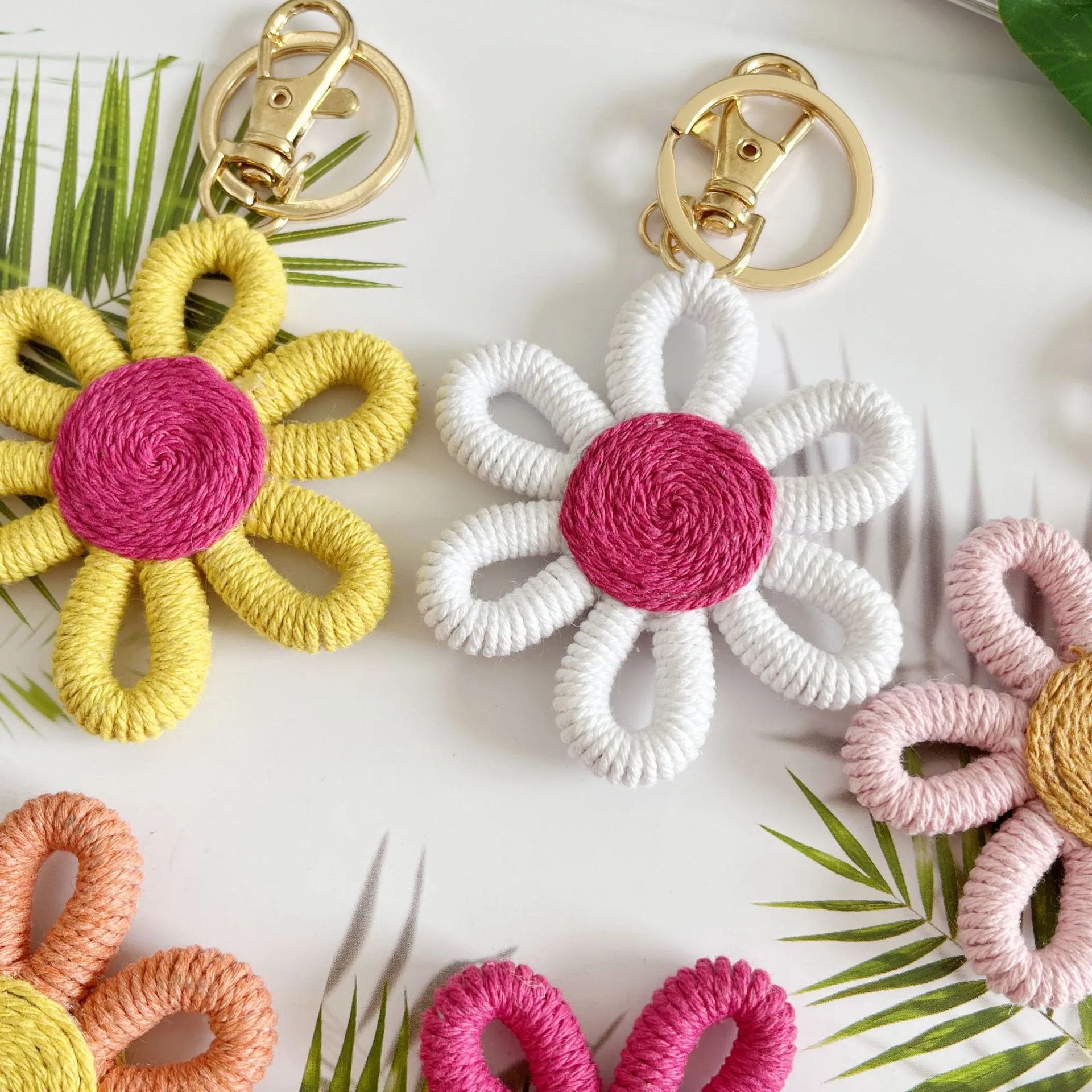 Daisy Party Gift Mini Flower Keychain Sunflower Woven Simple Pendant Car Ring Decoration Ornament Handmade Cotton Rope Plant Floral display picture 8