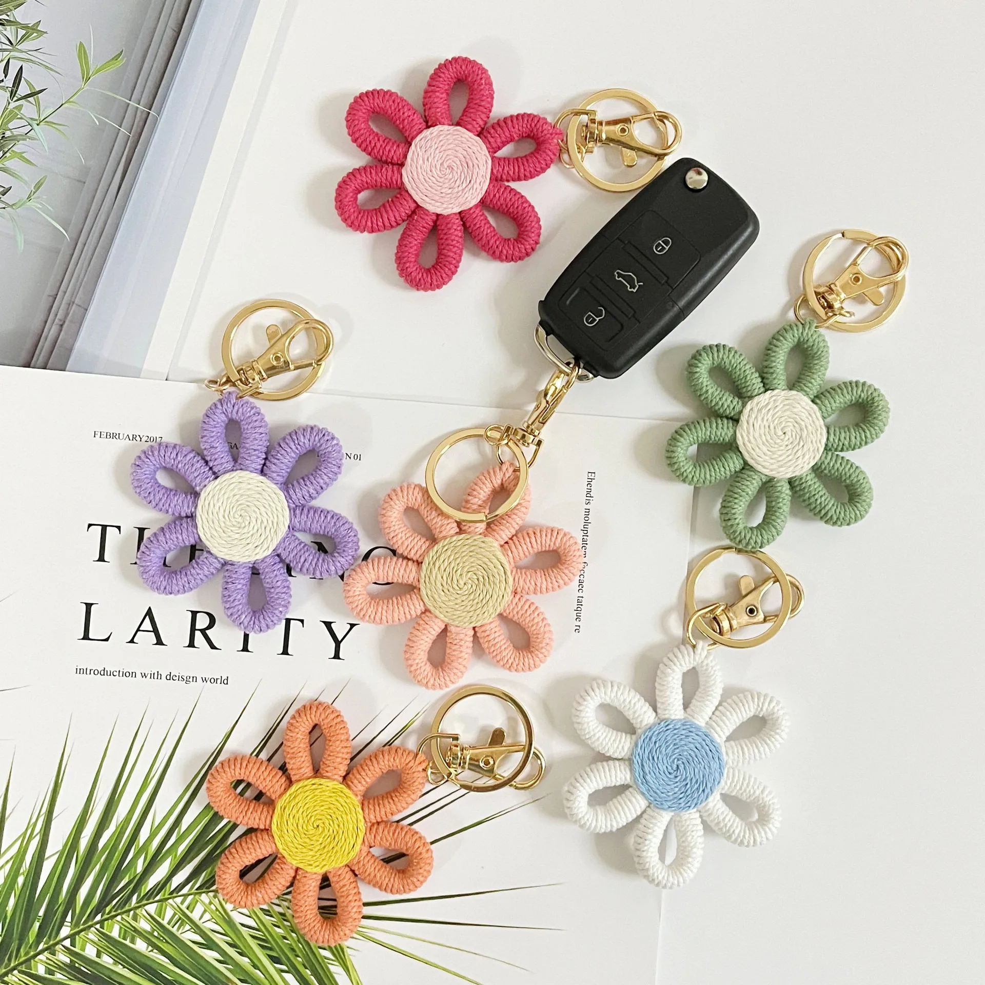 Simple Daisy Keychain Flower Sunflower Woven Carriage Decoration Hanging Ornament Plant Floral Pattern Cotton Rope Material display picture 4
