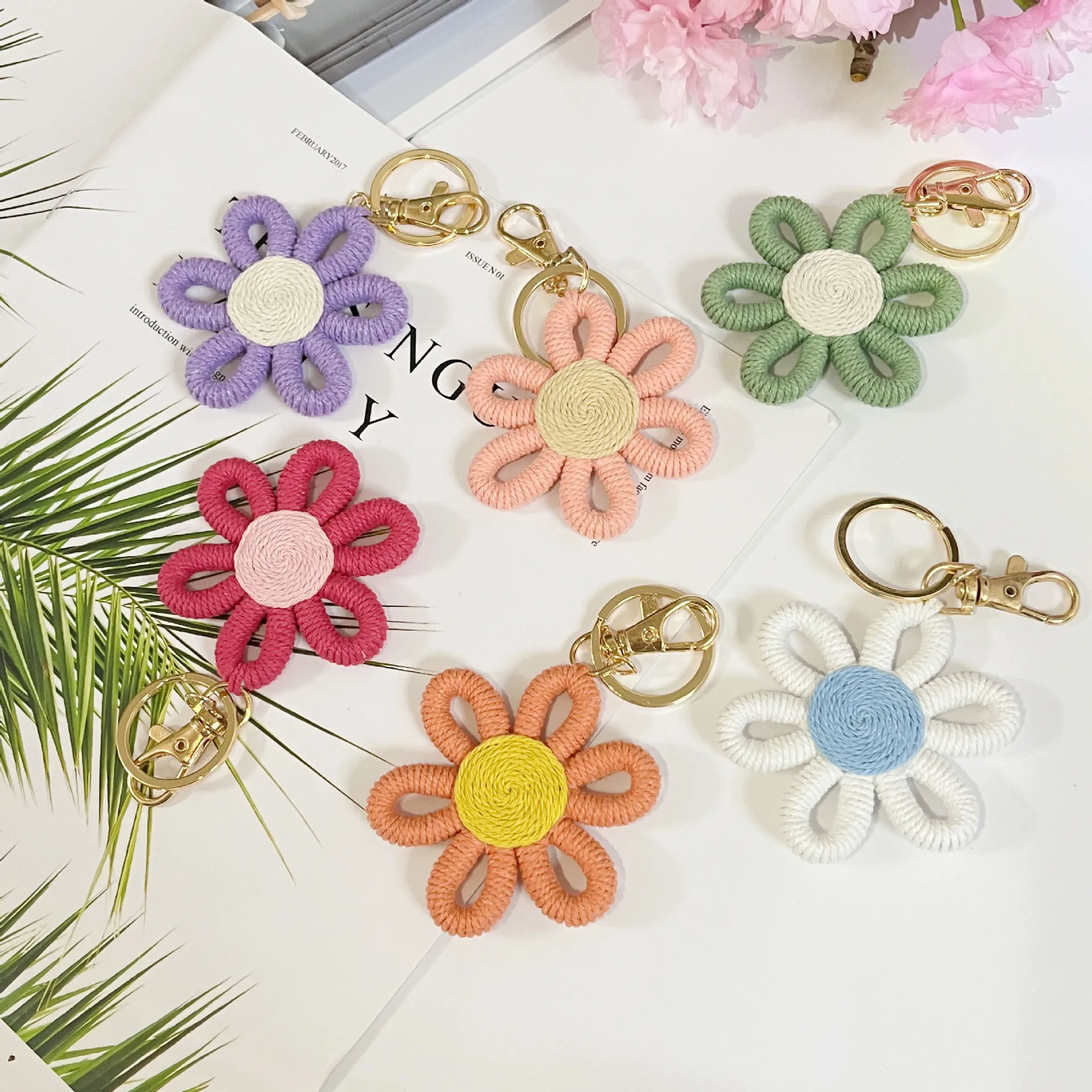 Simple Daisy Keychain Flower Sunflower Woven Carriage Decoration Hanging Ornament Plant Floral Pattern Cotton Rope Material display picture 5