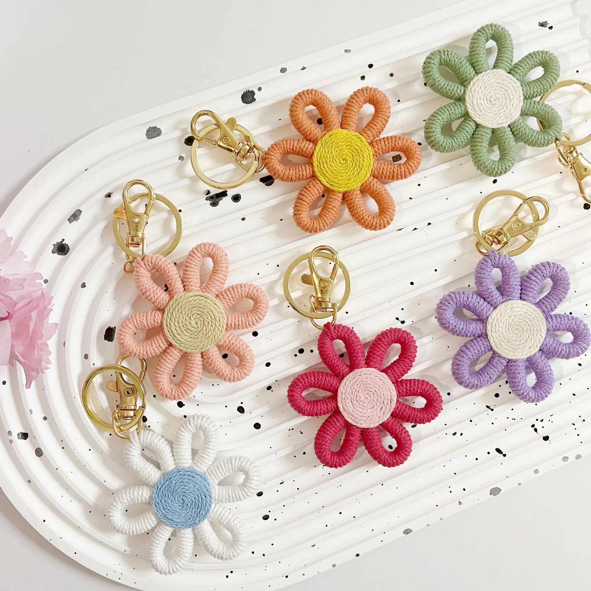 Simple Daisy Keychain Flower Sunflower Woven Carriage Decoration Hanging Ornament Plant Floral Pattern Cotton Rope Material display picture 6