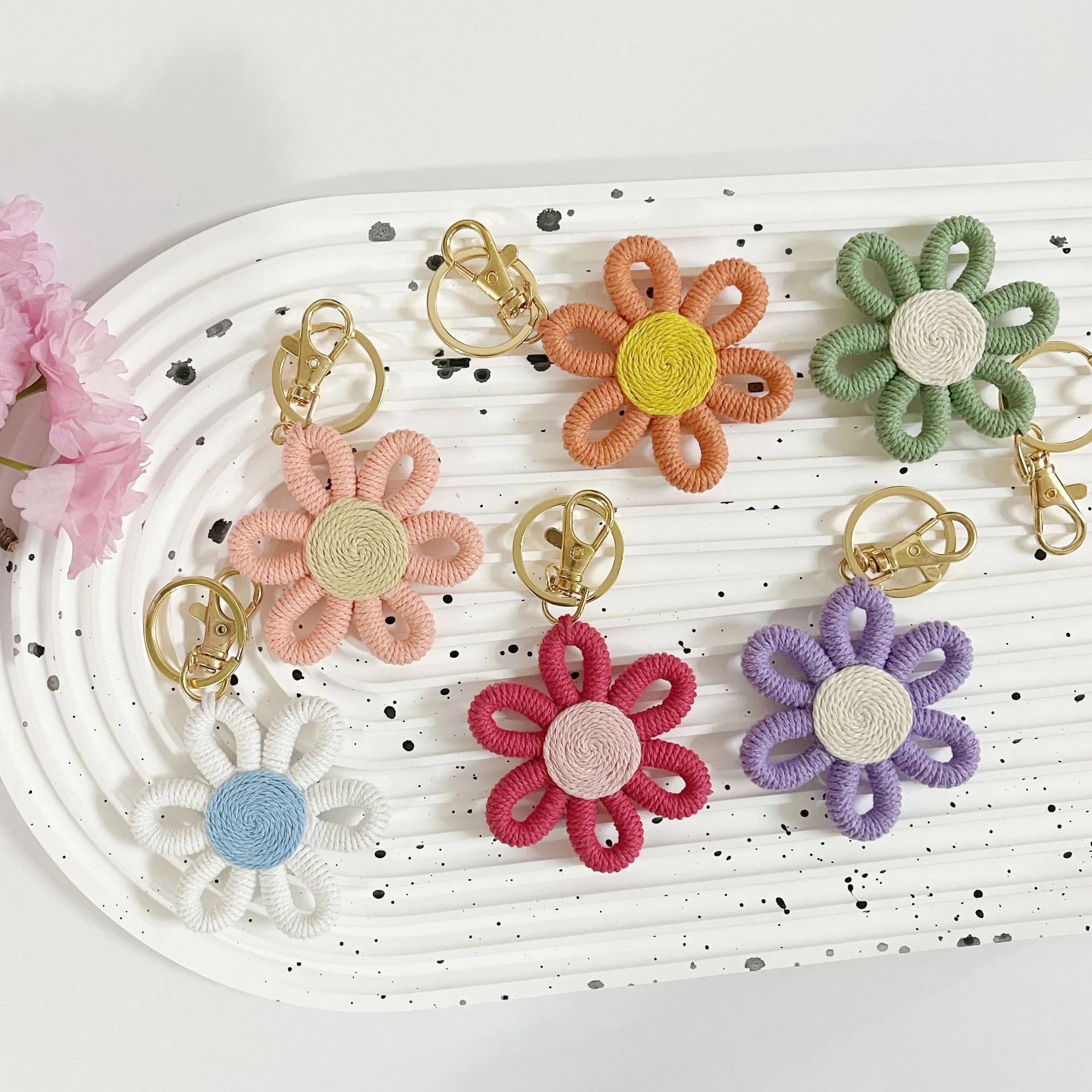 Simple Daisy Keychain Flower Sunflower Woven Carriage Decoration Hanging Ornament Plant Floral Pattern Cotton Rope Material display picture 7