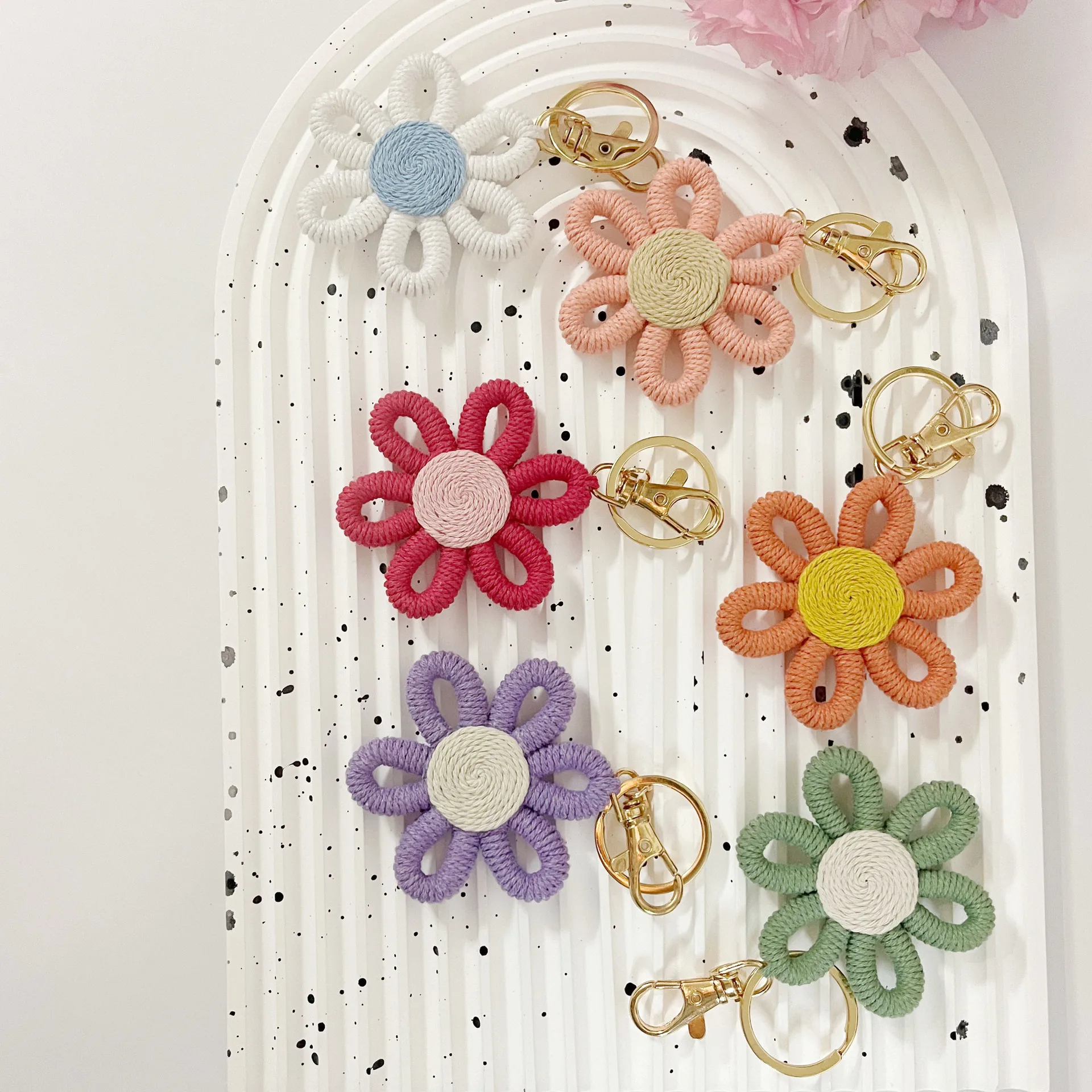 Simple Daisy Keychain Flower Sunflower Woven Carriage Decoration Hanging Ornament Plant Floral Pattern Cotton Rope Material display picture 8