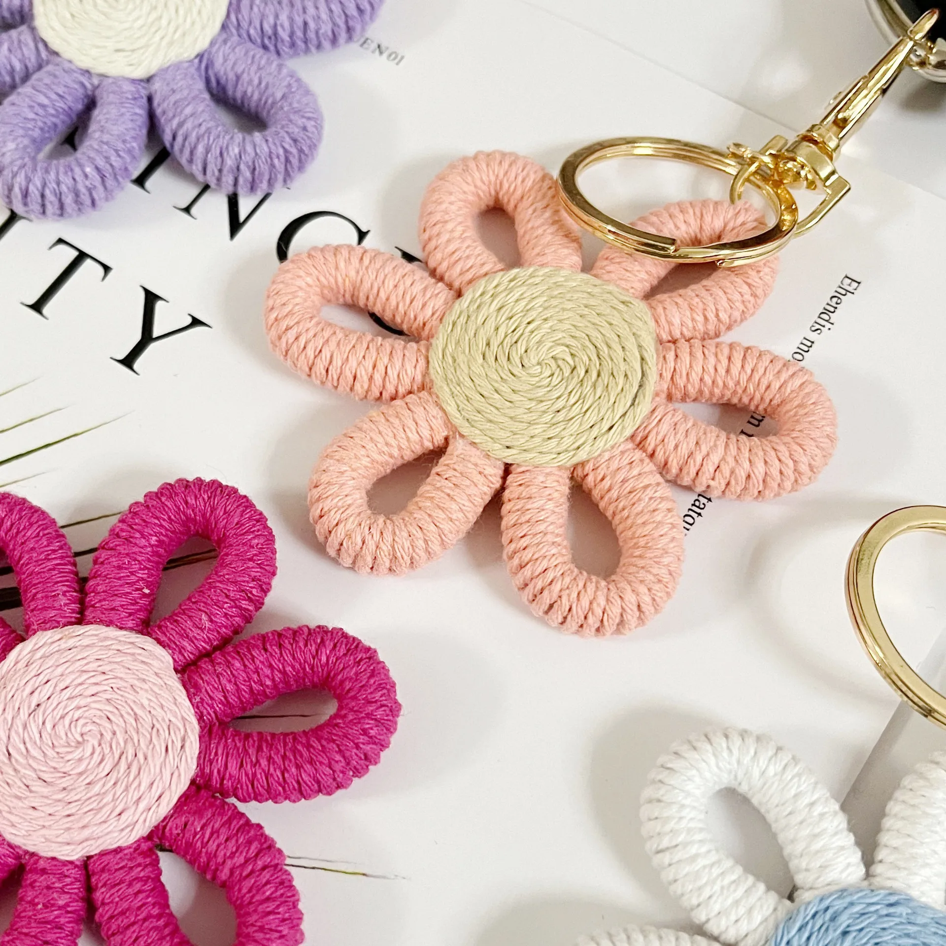 Simple Daisy Keychain Flower Sunflower Woven Carriage Decoration Hanging Ornament Plant Floral Pattern Cotton Rope Material display picture 10