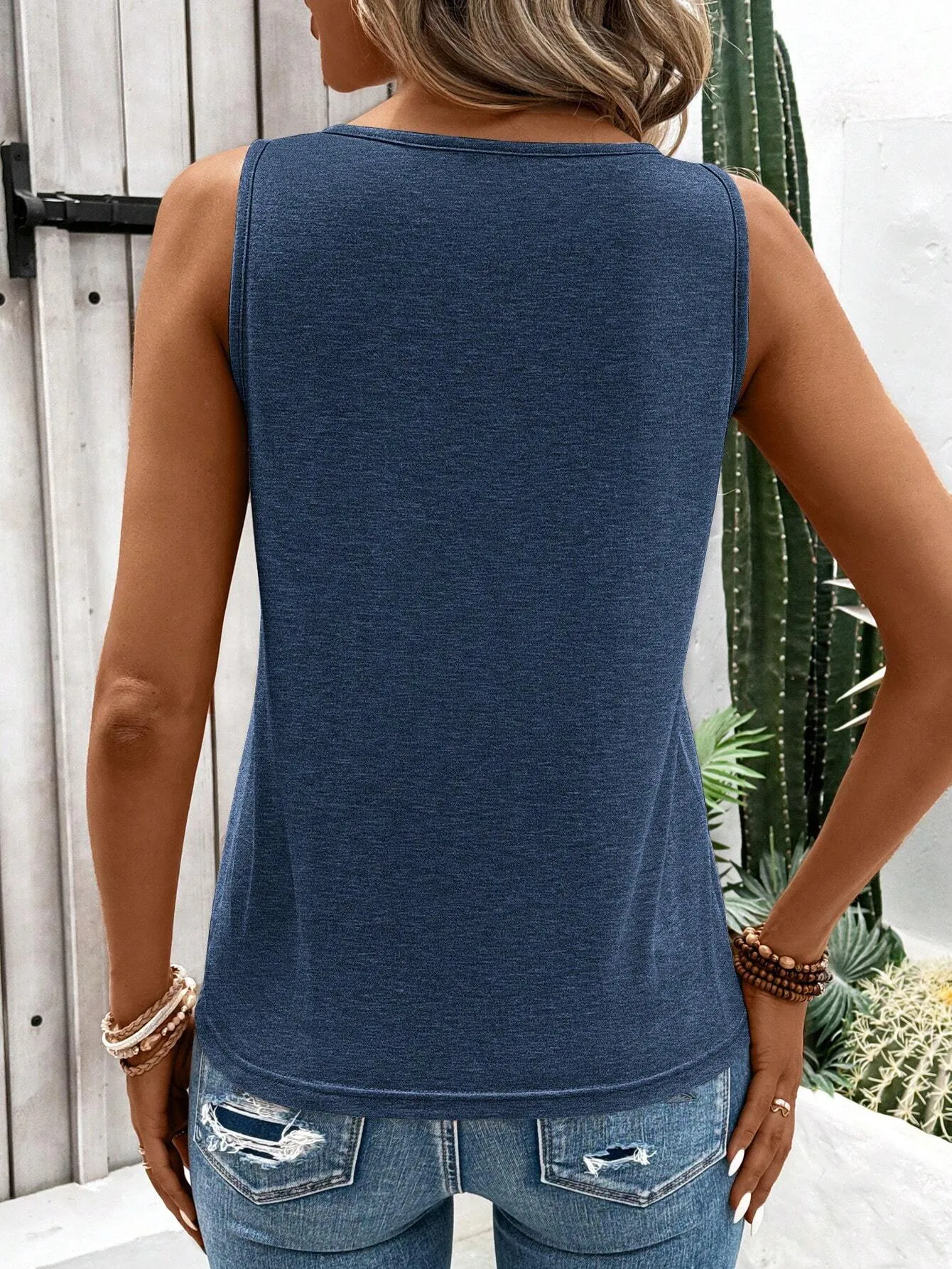 Summer   Independent Station Top New Women's  V-neck Sleeveless T-shirt  Foreign Trade Hot Sale display picture 3