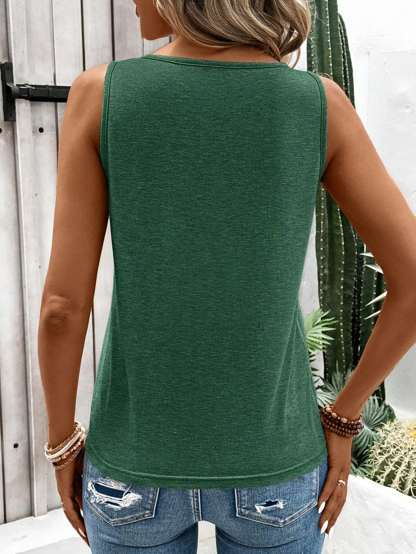 Summer   Independent Station Top New Women's  V-neck Sleeveless T-shirt  Foreign Trade Hot Sale display picture 24