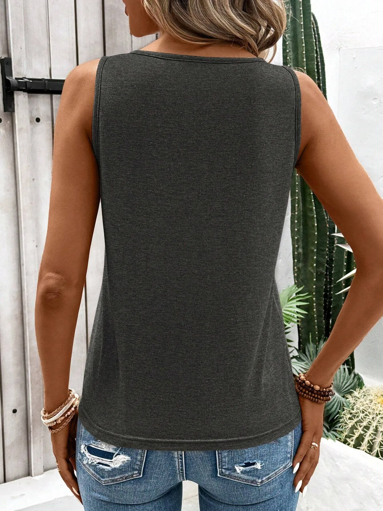 Summer   Independent Station Top New Women's  V-neck Sleeveless T-shirt  Foreign Trade Hot Sale display picture 34