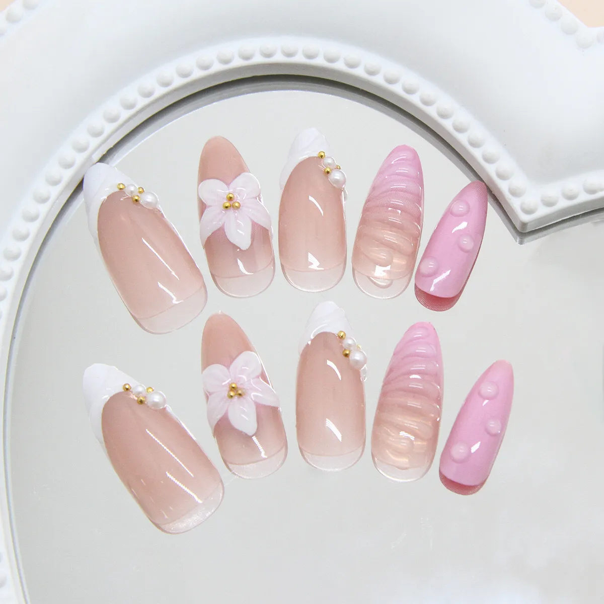 3D Gentle Carving Lily Gradient Pearl Wave White Enhanced Nail Art Multifunctional Removable French Style Glitter Sweet 24 Pieces display picture 3