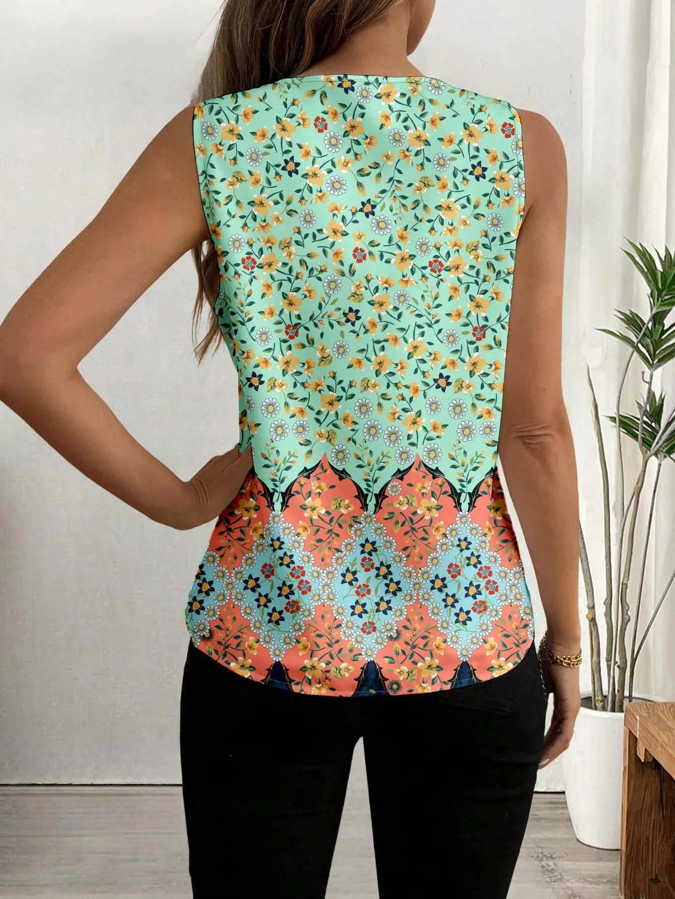 Summer New Fashion Sleeveless Floral Print Casual V-neck T-shirt Vest Women's Clothing European Style Comfortable Commuter Style display picture 13