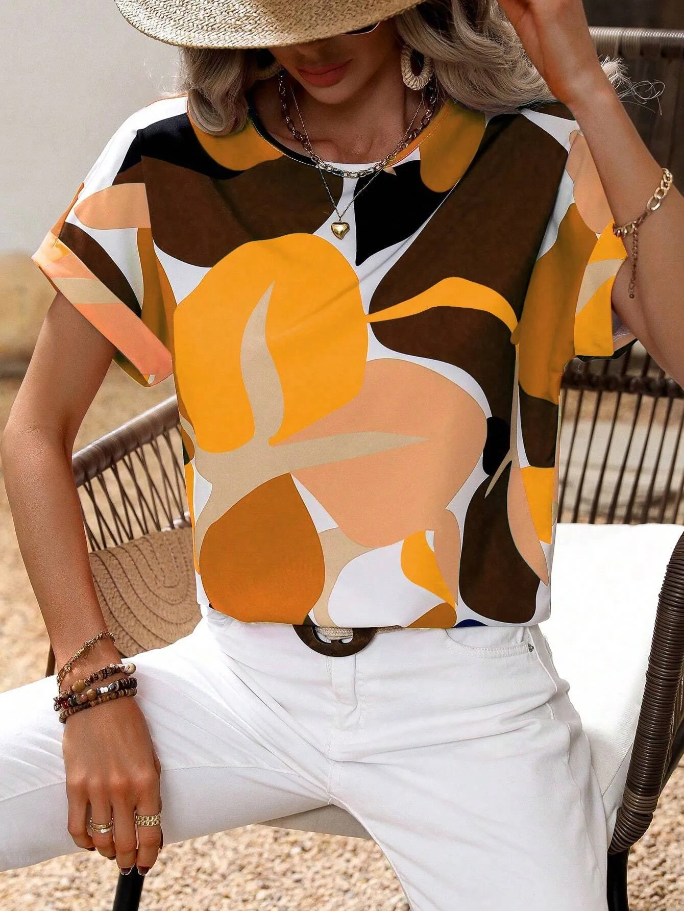 Fashion Short Sleeve Round Neck T-shirt Independent New Summer Printed Top Women's Plant Flower Polyester Fabric Batwing Sleeve display picture 4