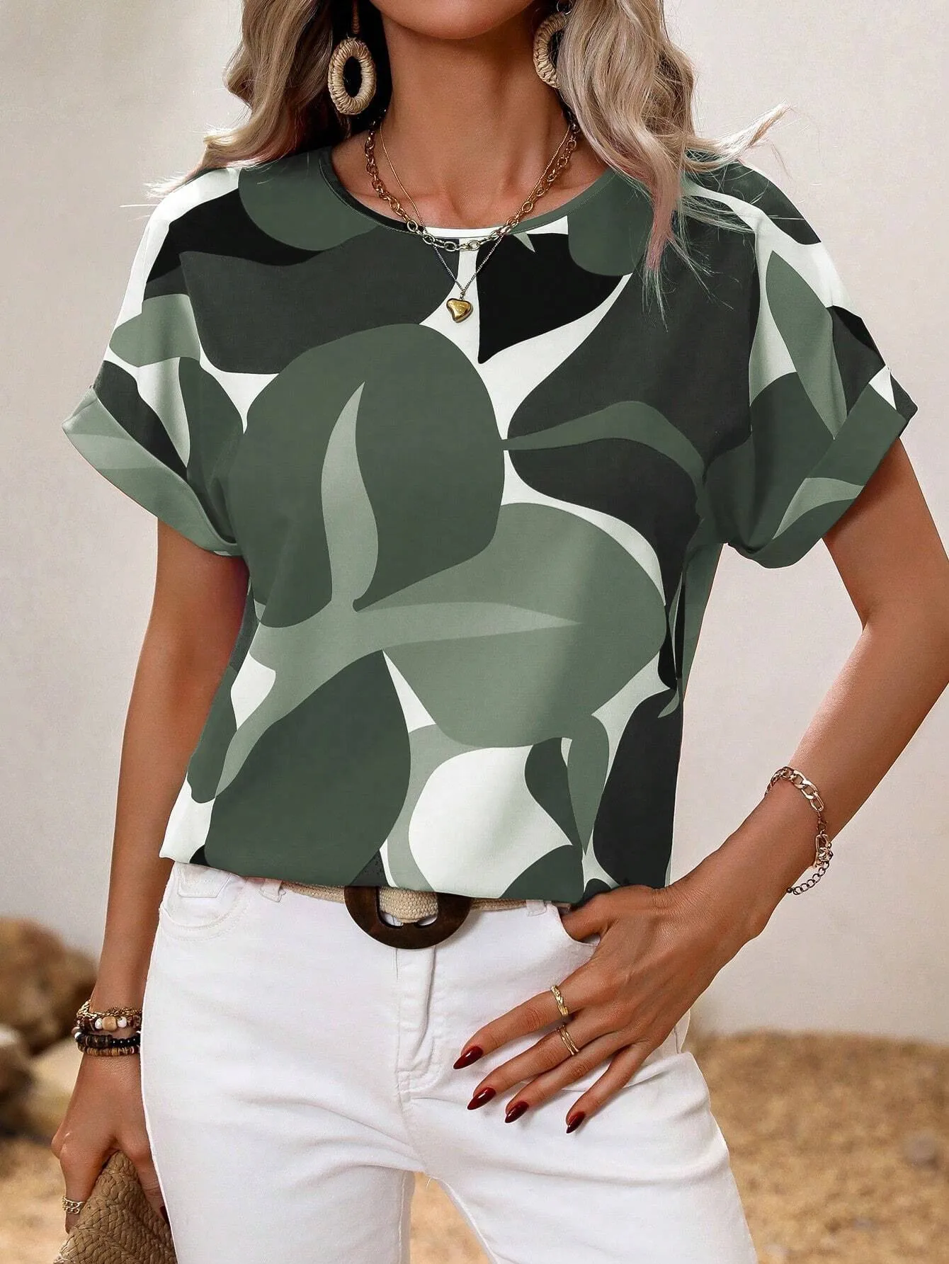 Fashion Short Sleeve Round Neck T-shirt Independent New Summer Printed Top Women's Plant Flower Polyester Fabric Batwing Sleeve display picture 7
