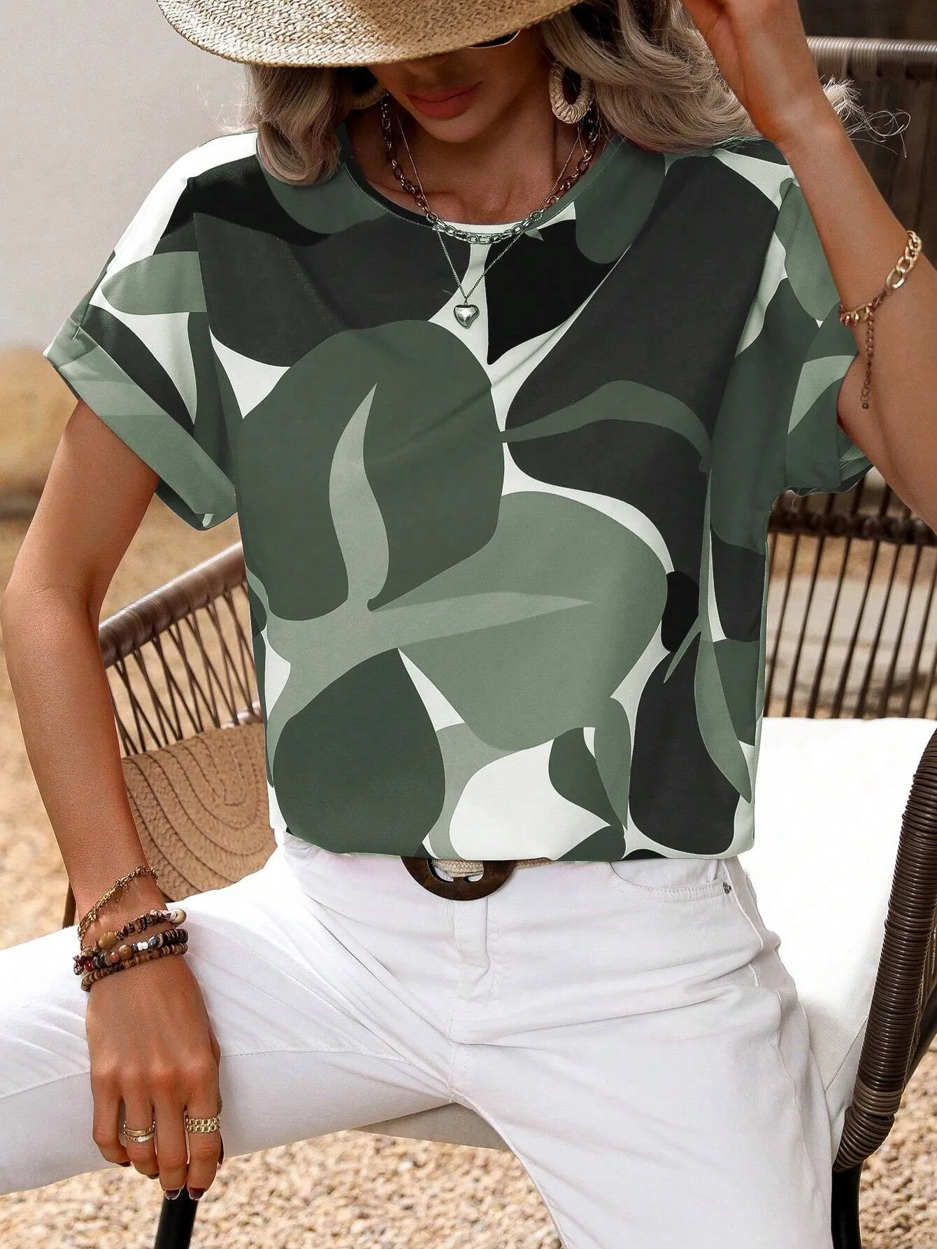 Fashion Short Sleeve Round Neck T-shirt Independent New Summer Printed Top Women's Plant Flower Polyester Fabric Batwing Sleeve display picture 9