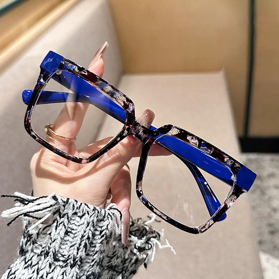 Fashionable Ladies Full Frame Square Sunglasses Leopard Print Casual School Use Leisurely Street Walking Optical Glasses For All Seasons display picture 1