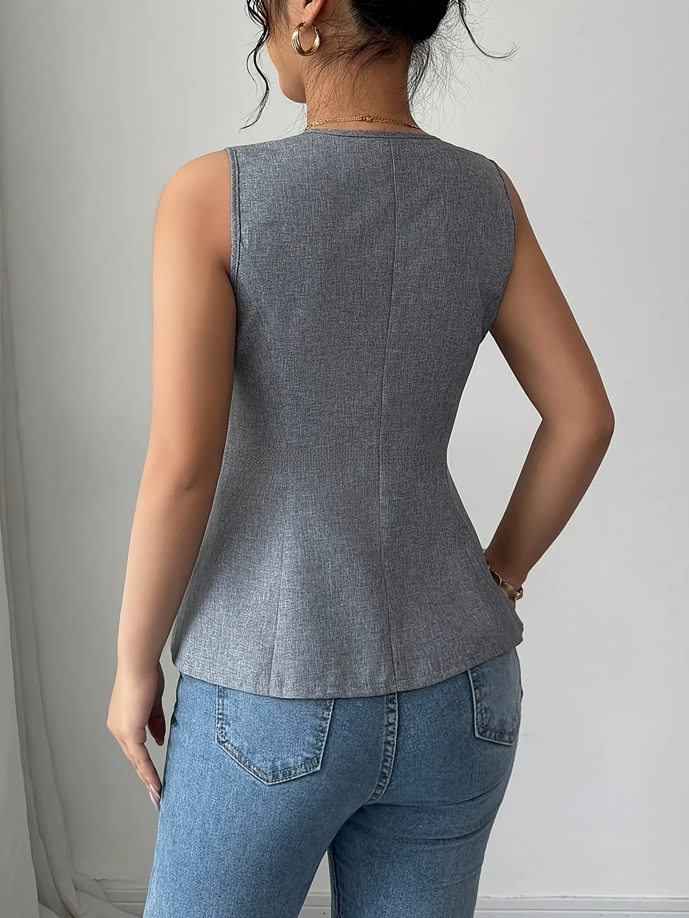 Elegant Gold Rose Brooch Neck Sleeveless Vest  Size Women's Fashionable Commuting Style A-Line Backless Top display picture 2