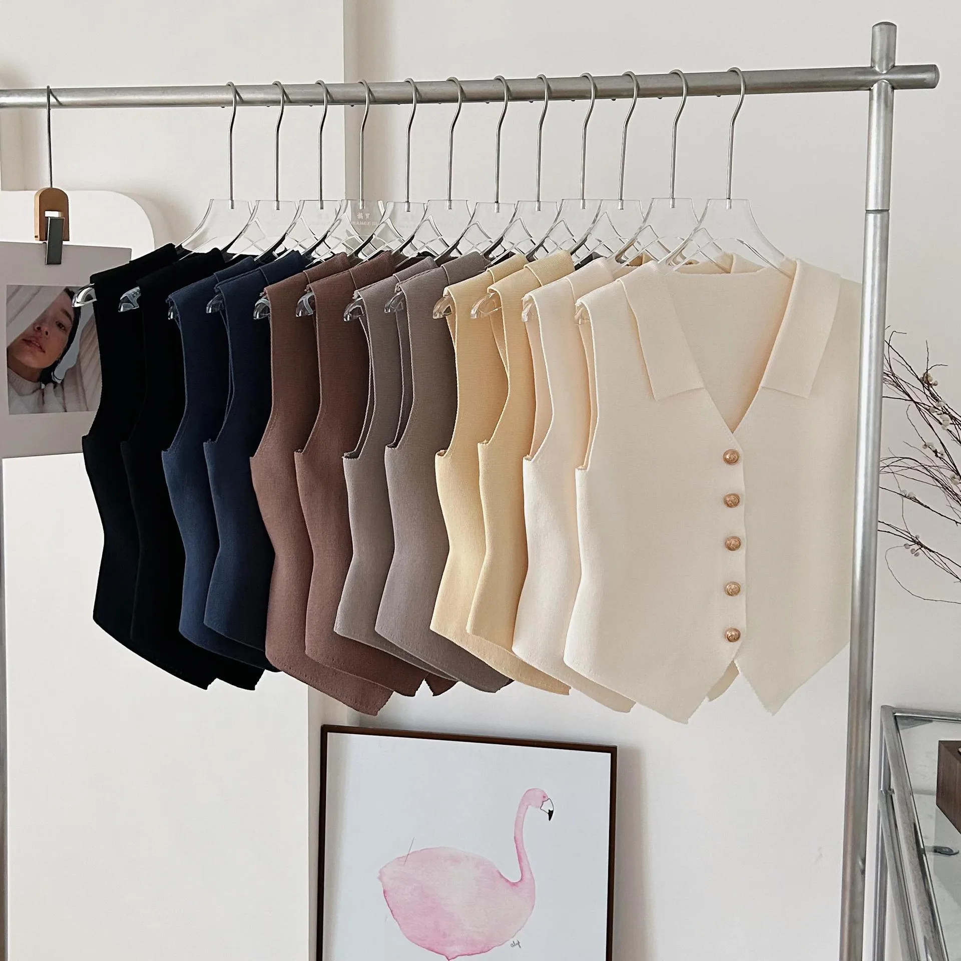 Elegant French Vintage Single-Button Sleeveless Vest Women's Summer Outerwear Fashionable Pure Color Shirt Collar Loose Fit display picture 1