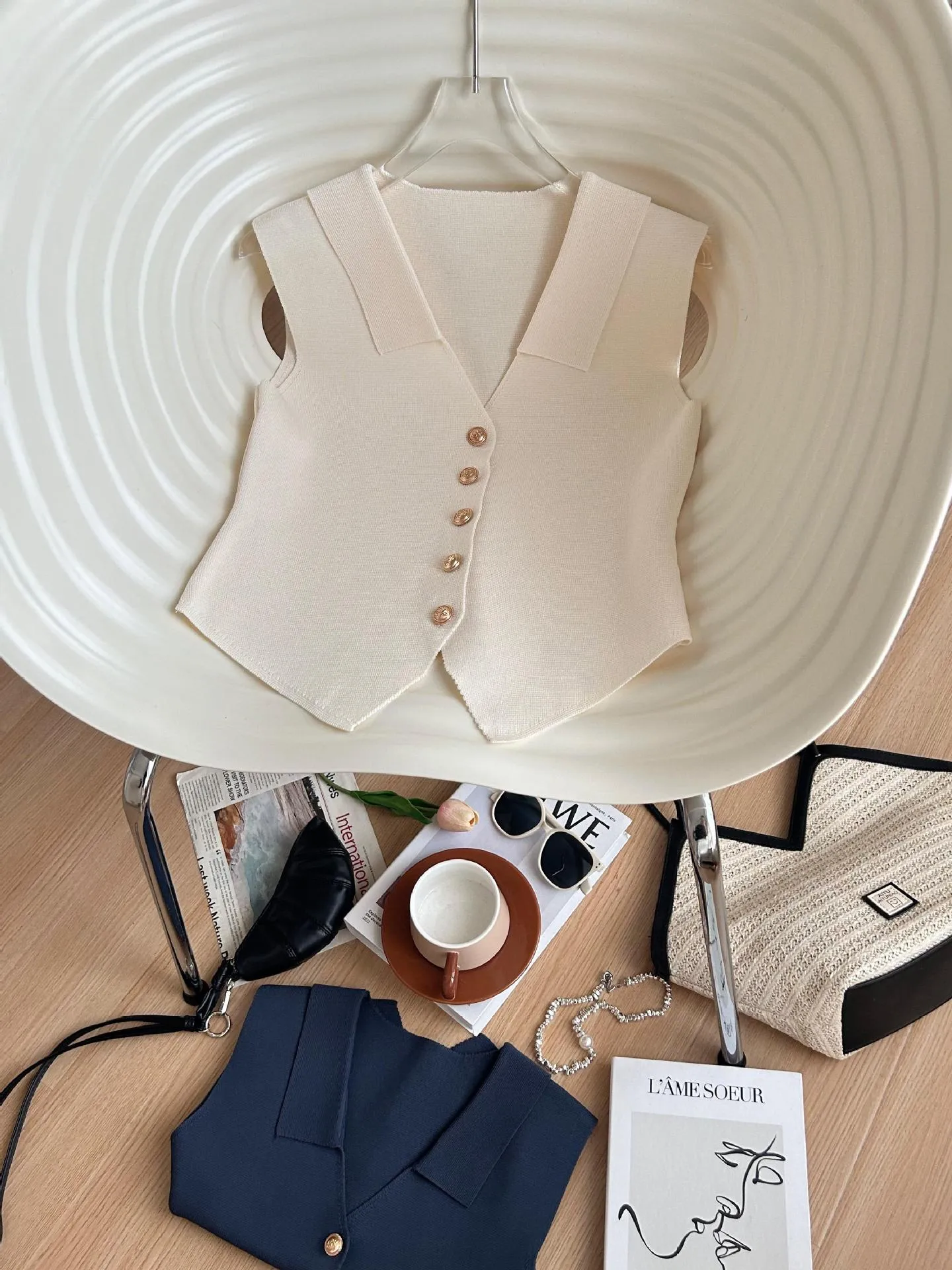 Elegant French Vintage Single-Button Sleeveless Vest Women's Summer Outerwear Fashionable Pure Color Shirt Collar Loose Fit display picture 7