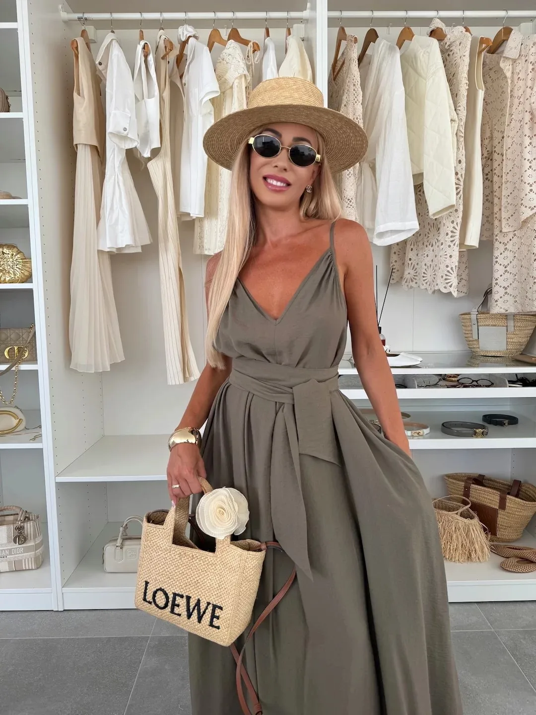 Women's Pure Color Butterfly Knot Belted Dress Casual Long Gown European Style V-neck Sleeveless Ankle-length Full Skirt display picture 7