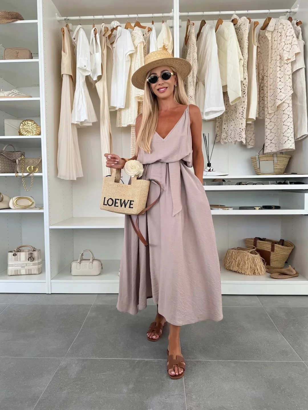 Women's Pure Color Butterfly Knot Belted Dress Casual Long Gown European Style V-neck Sleeveless Ankle-length Full Skirt display picture 15