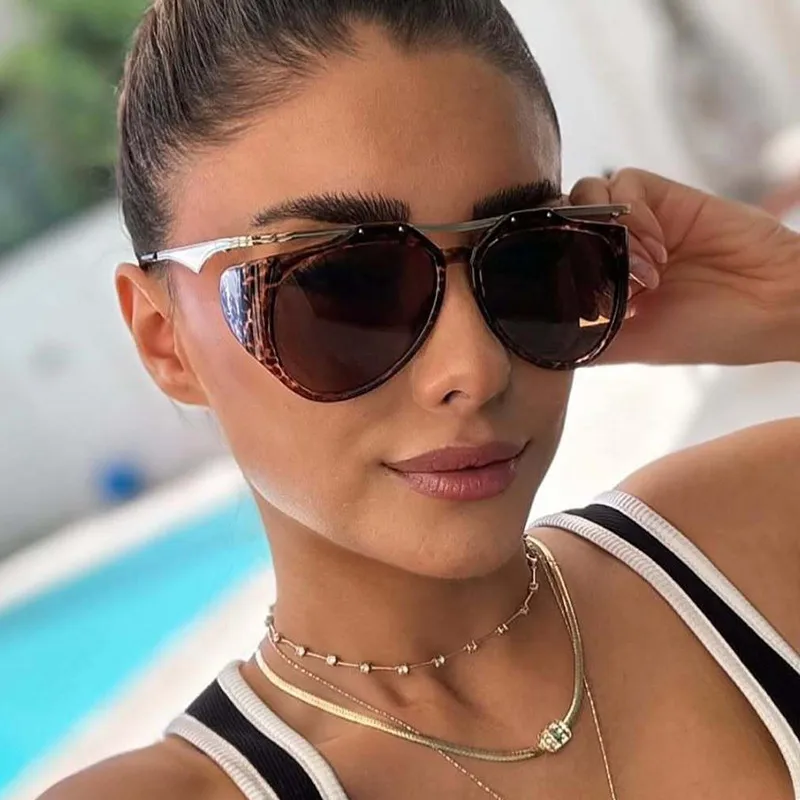 High-End Personality Street Style Sunglasses Women's Fashion Travel UV Protection Black Full Frame Glasses Hip Hop Streetwear display picture 3