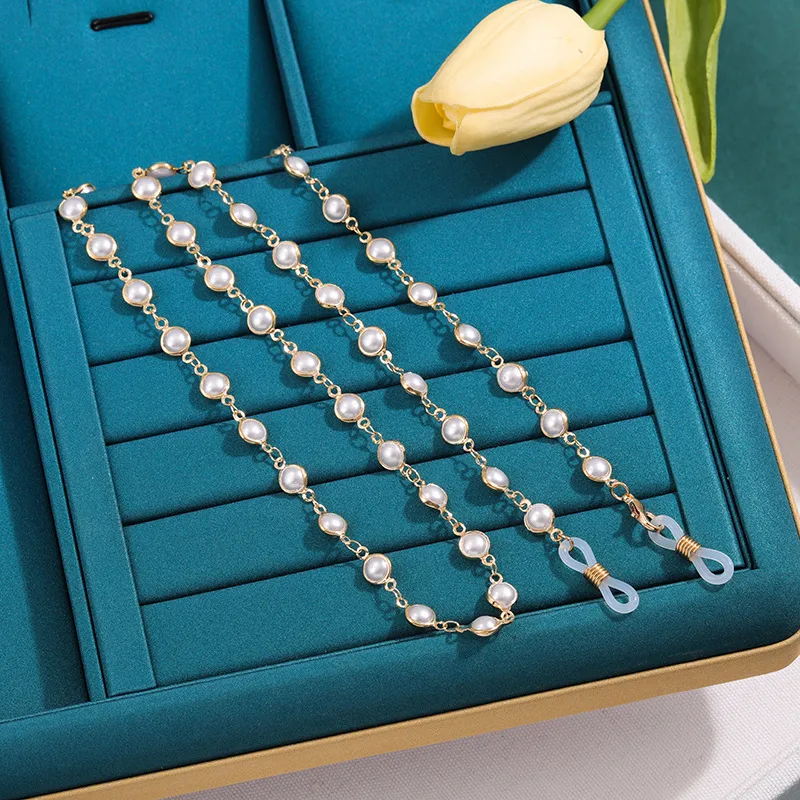 Elegant Ladies' Pearl Imitation Eyeglass Chain Anti-Slip Fashionable Minimalist Copper Material European Style Accessory display picture 6