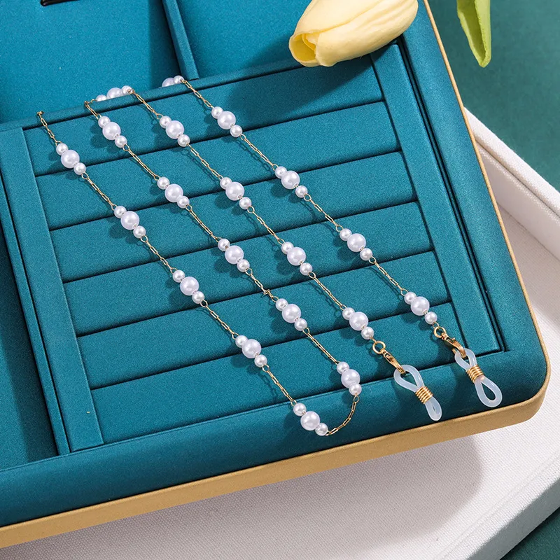 Elegant Ladies' Pearl Imitation Eyeglass Chain Anti-Slip Fashionable Minimalist Copper Material European Style Accessory display picture 3