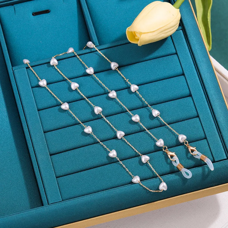 Elegant Ladies' Pearl Imitation Eyeglass Chain Anti-Slip Fashionable Minimalist Copper Material European Style Accessory display picture 2