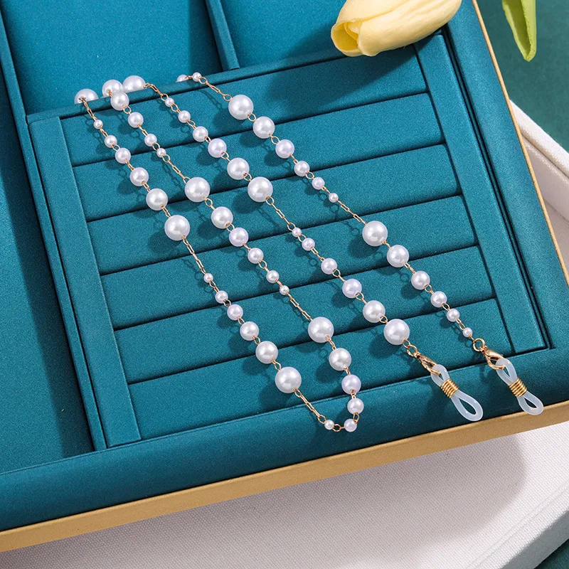 Elegant Ladies' Pearl Imitation Eyeglass Chain Anti-Slip Fashionable Minimalist Copper Material European Style Accessory display picture 8