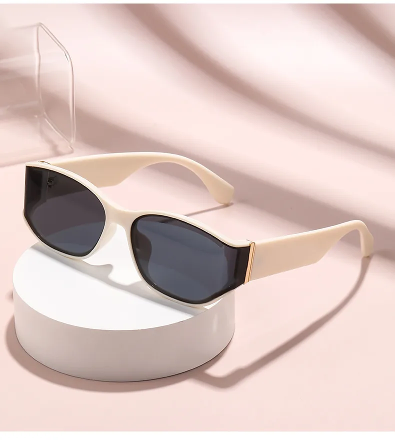 Retro High-End Cat Eye Sunglasses UV Protection Round Face Suitable Fashionable Travel Driving Unisex Square Frame Sun Glasses display picture 6