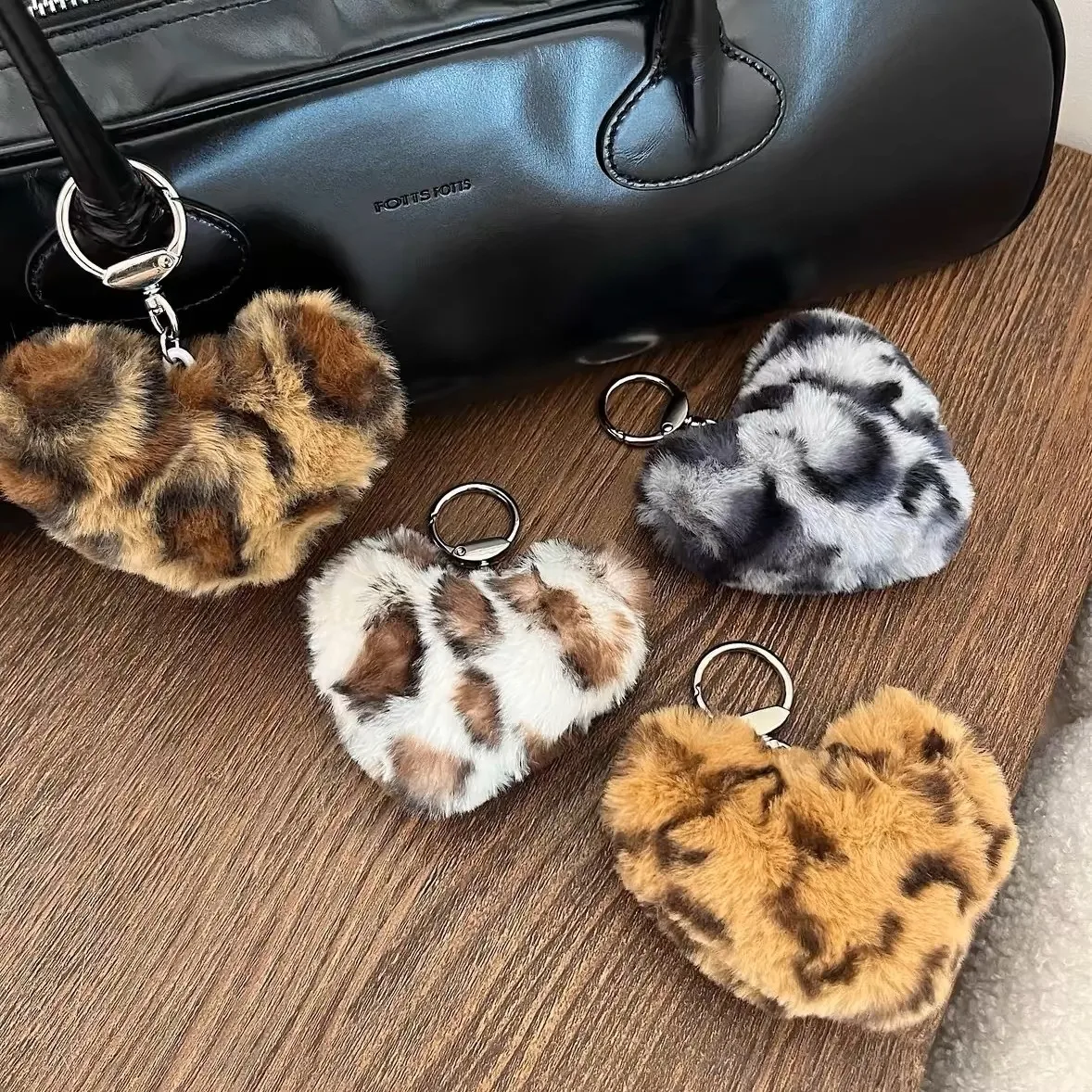 New Ins Style Autumn Winter Plush Leopard Print Heart Keychain Bag Charm Versatile Retro Y2K Spicy Girl All-Match Hanging Decoration display picture 1