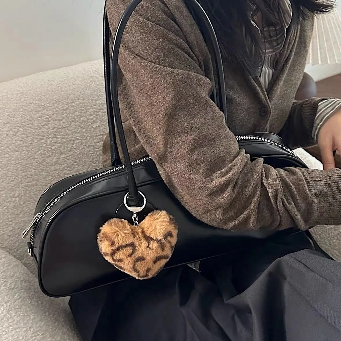 New Ins Style Autumn Winter Plush Leopard Print Heart Keychain Bag Charm Versatile Retro Y2K Spicy Girl All-Match Hanging Decoration display picture 4