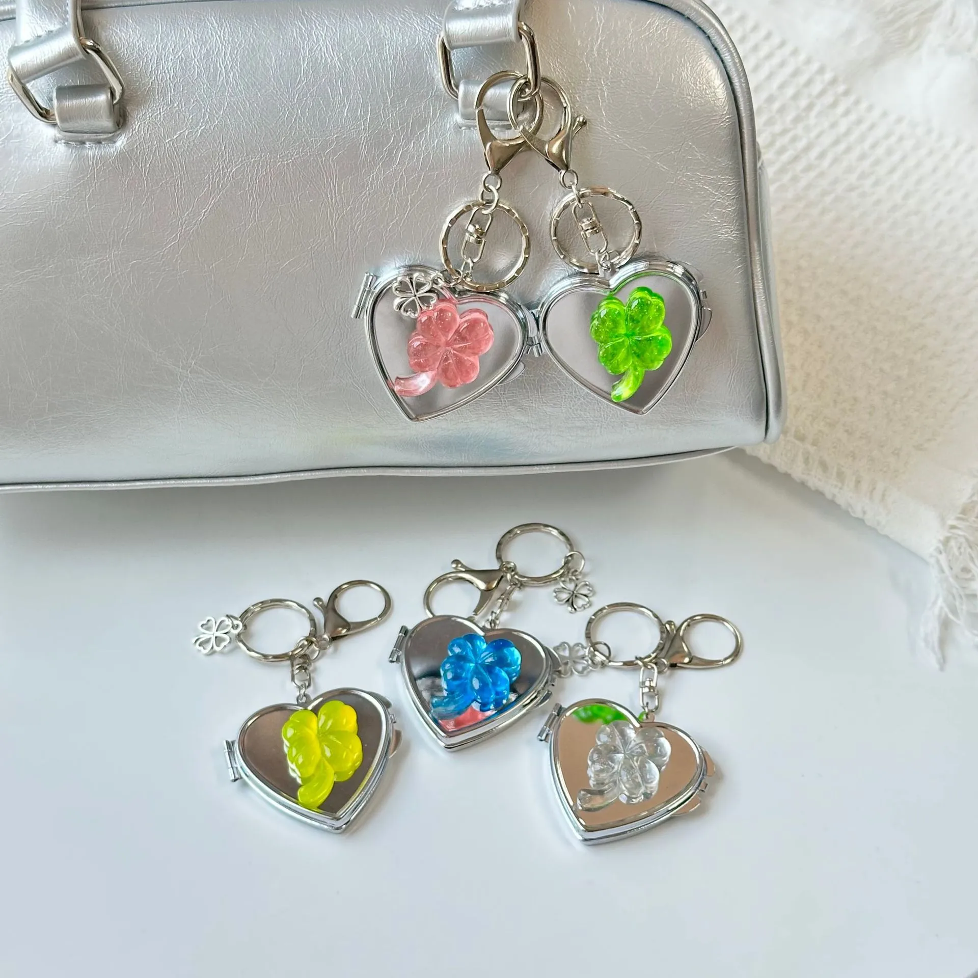 New Ins Lucky Four Leaf Clover Heart Shaped Mirror Keychain Y2K Niche Bag Charm High End Accessory Makeup Metal Pendant display picture 13