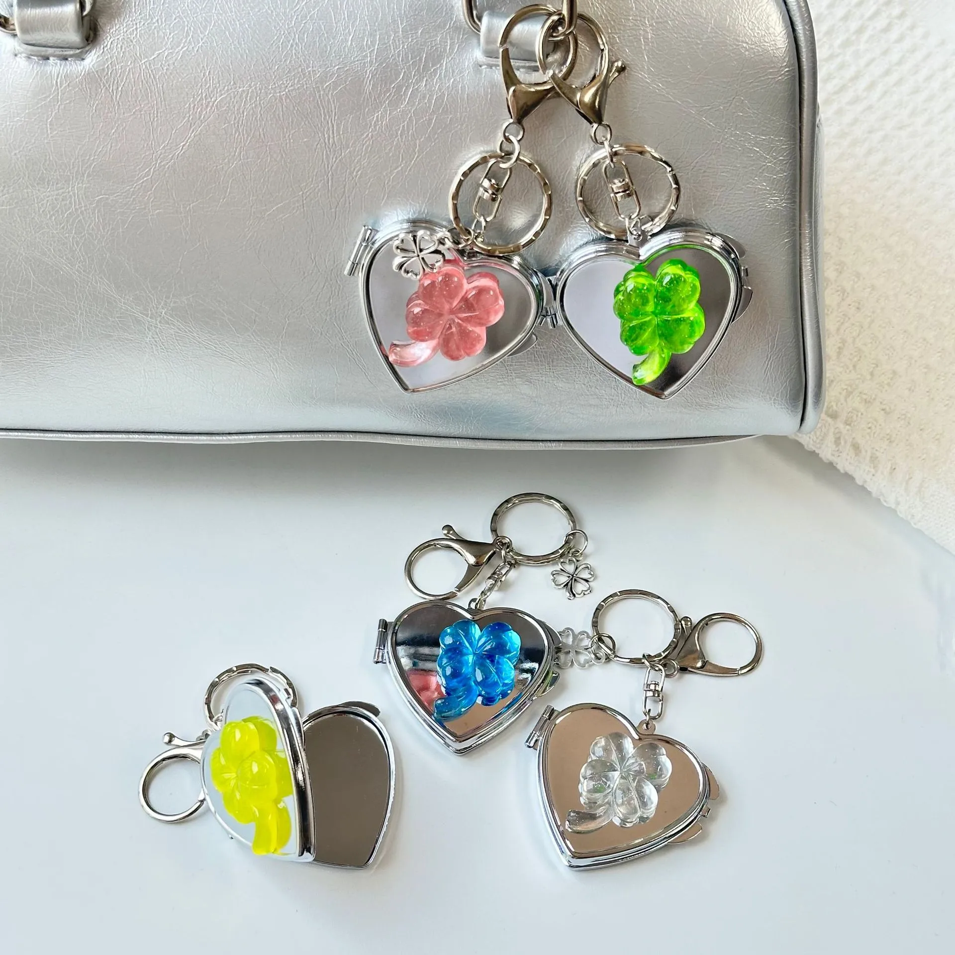 New Ins Lucky Four Leaf Clover Heart Shaped Mirror Keychain Y2K Niche Bag Charm High End Accessory Makeup Metal Pendant display picture 10