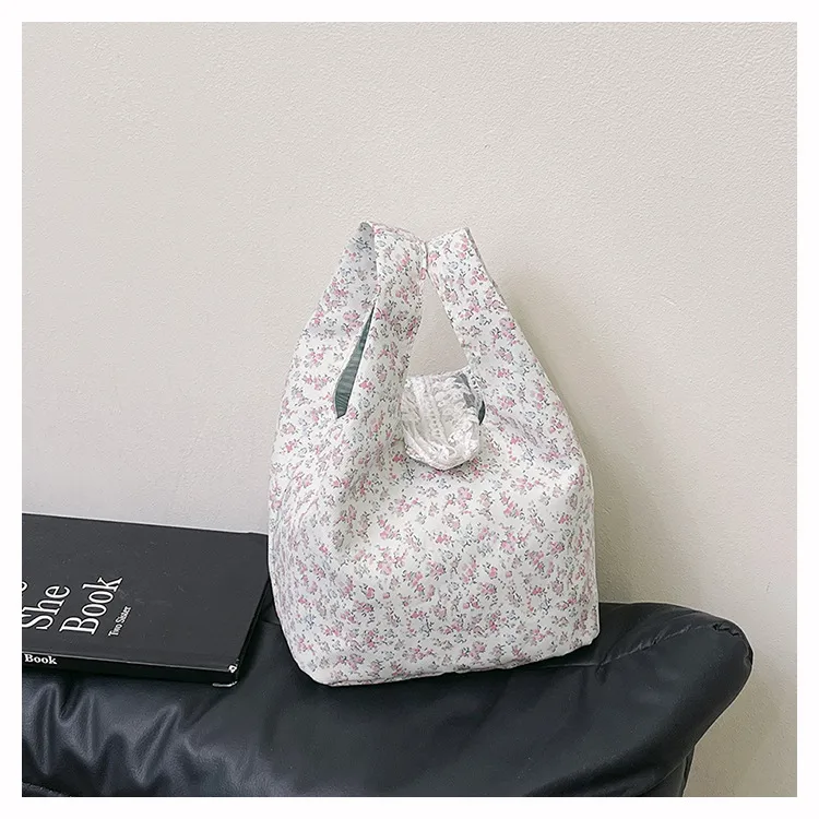 New Style Large Capacity Floral Bucket Bag Women's Handbag Commuter Tote Crossbody Bag Nylon Material Street Style Fashion display picture 15
