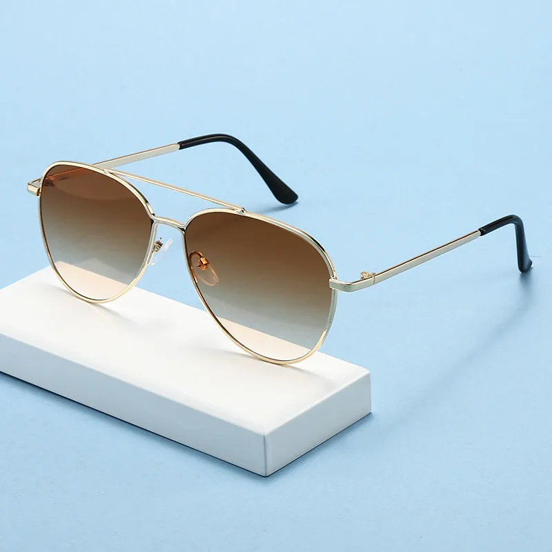 New Men's Large Frame Frog Eyeglasses Driving Sunglasses Outdoor Sports Fashionable Sun Protection Grey And Gold Color Options display picture 3