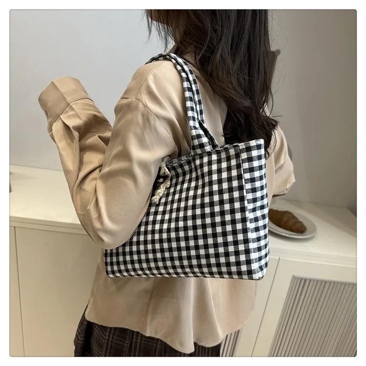 Trendy Canvas Grid Fresh Artistic Campus Large Capacity Fashionable Commuter Single Shoulder Handbag Women's Bag Summer display picture 3