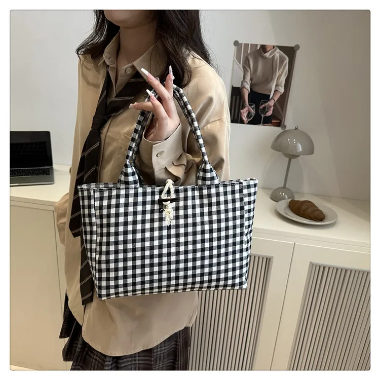 Trendy Canvas Grid Fresh Artistic Campus Large Capacity Fashionable Commuter Single Shoulder Handbag Women's Bag Summer display picture 4