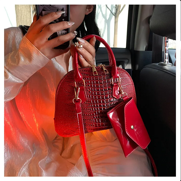 Elegant Shell-Shaped Handbag Women's Crossbody Shoulder Bag  Spring Crocodile Pattern High Quality Textured Mother And Child Bag display picture 1