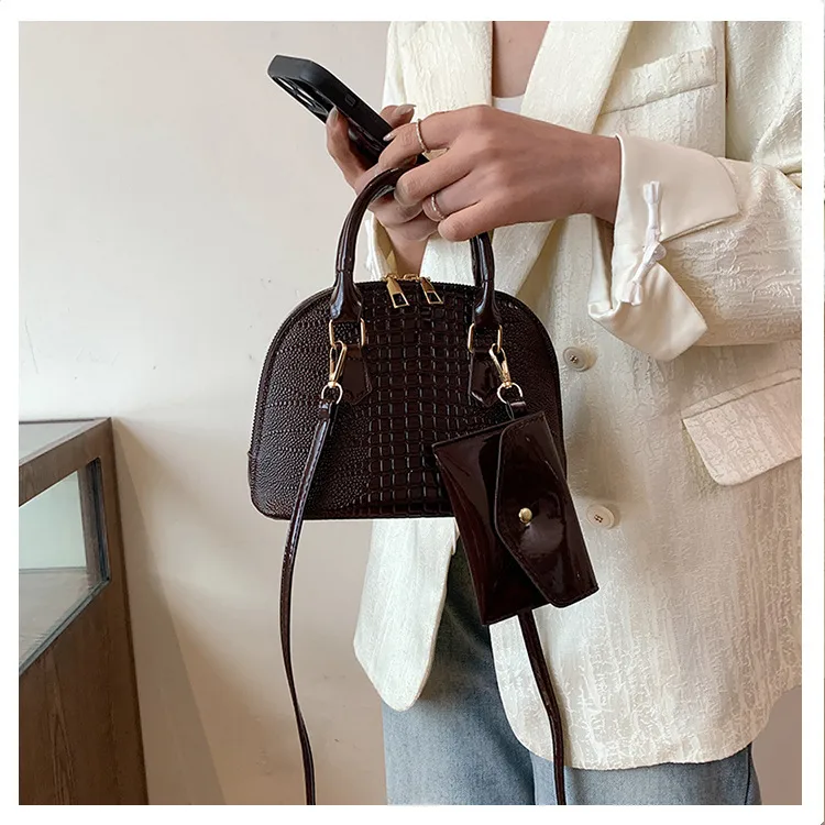 Elegant Shell-Shaped Handbag Women's Crossbody Shoulder Bag  Spring Crocodile Pattern High Quality Textured Mother And Child Bag display picture 3