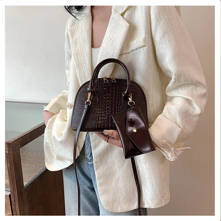 Elegant Shell-Shaped Handbag Women's Crossbody Shoulder Bag  Spring Crocodile Pattern High Quality Textured Mother And Child Bag display picture 4