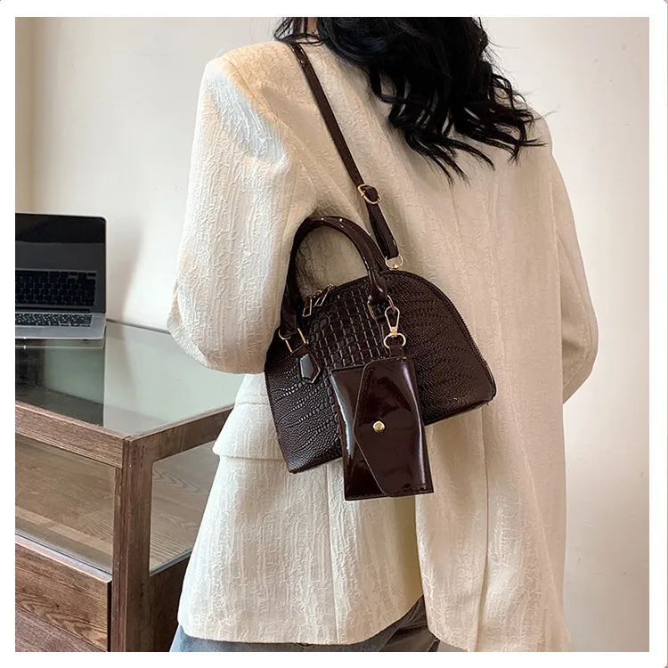 Elegant Shell-Shaped Handbag Women's Crossbody Shoulder Bag  Spring Crocodile Pattern High Quality Textured Mother And Child Bag display picture 7