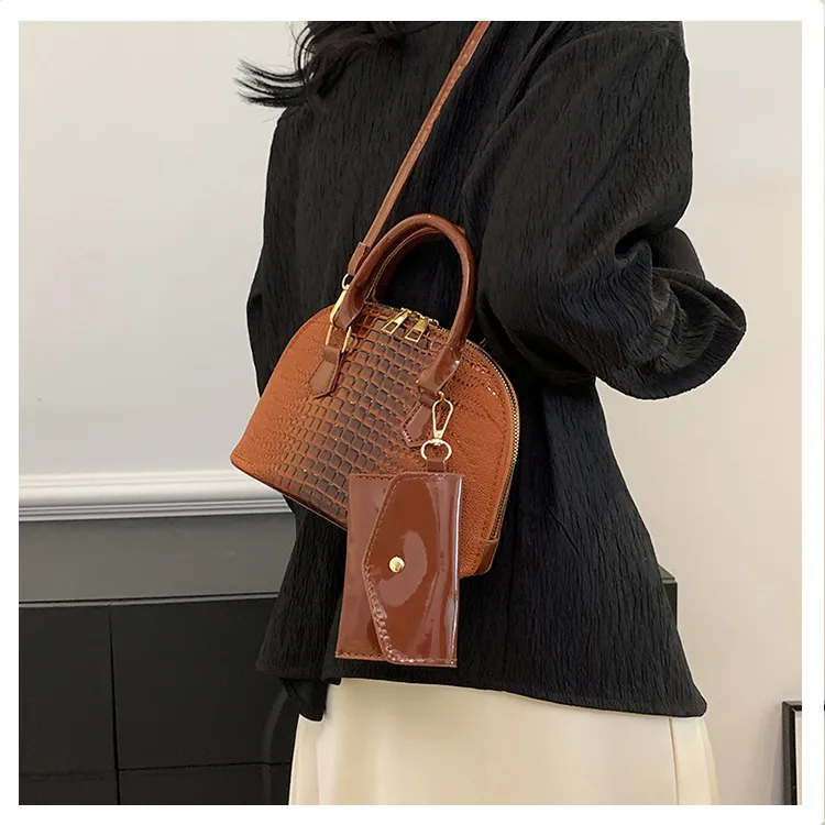 Elegant Shell-Shaped Handbag Women's Crossbody Shoulder Bag  Spring Crocodile Pattern High Quality Textured Mother And Child Bag display picture 9
