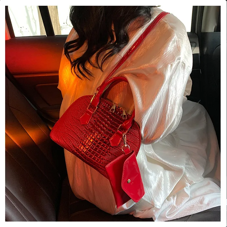 Elegant Shell-Shaped Handbag Women's Crossbody Shoulder Bag  Spring Crocodile Pattern High Quality Textured Mother And Child Bag display picture 13