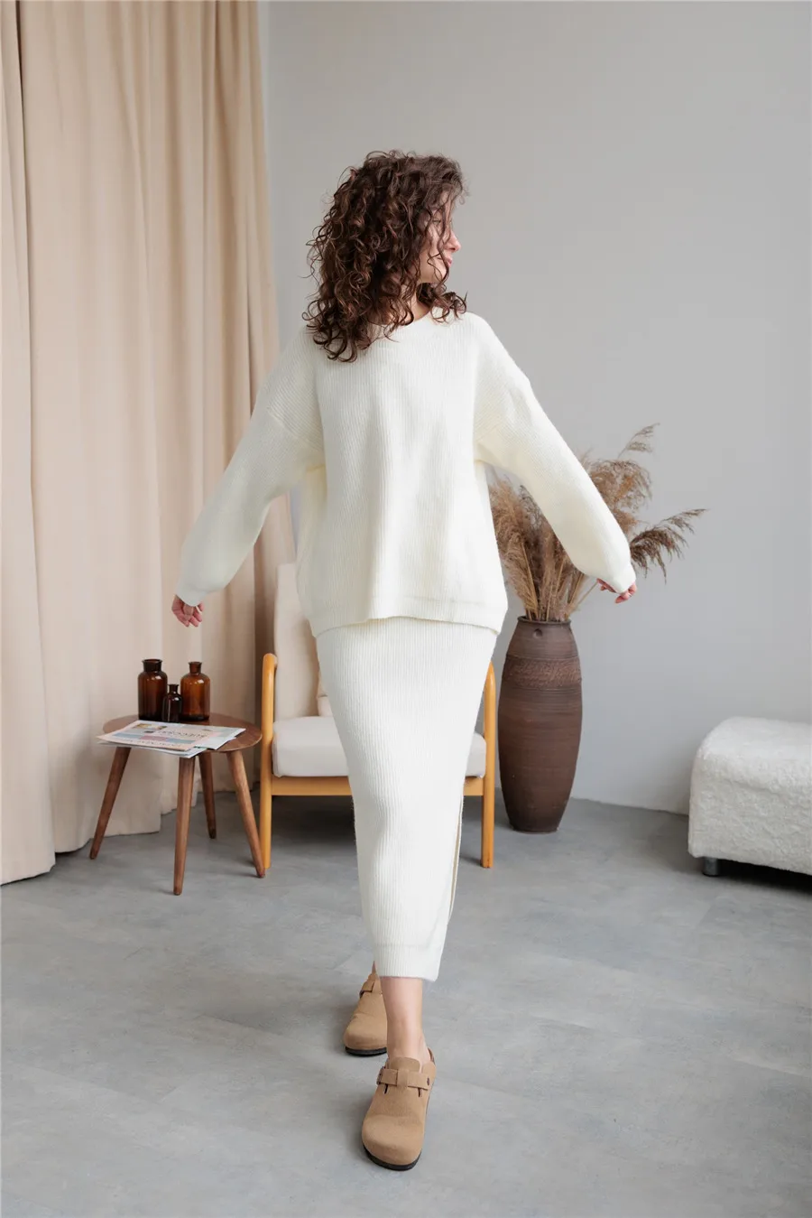 Elegant Knitted Dress Set Women's Autumn Winter New European Fashion Open Cardigan Sweater With Slit Mini Skirt Fashion Casual Set display picture 2