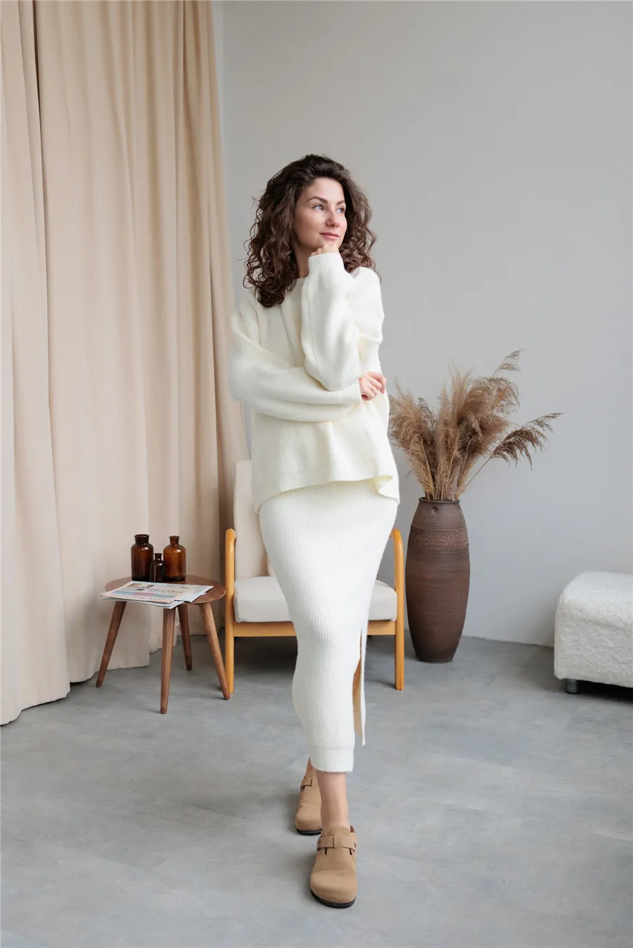 Elegant Knitted Dress Set Women's Autumn Winter New European Fashion Open Cardigan Sweater With Slit Mini Skirt Fashion Casual Set display picture 3