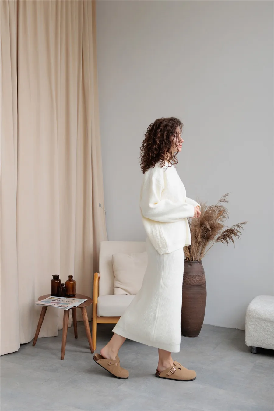 Elegant Knitted Dress Set Women's Autumn Winter New European Fashion Open Cardigan Sweater With Slit Mini Skirt Fashion Casual Set display picture 4
